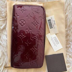 Louis Vuitton Vernis Zippy Wallet in Rouge Fauviste - Excellent Condition